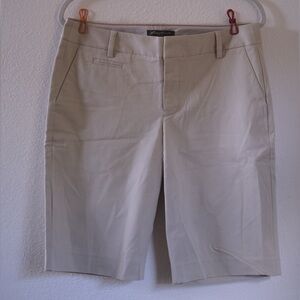 Eddie Bauer Women’s Khaki Shorts | 8